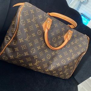 SOLD Authentic Louis Vuitton speedy 35 😍😍